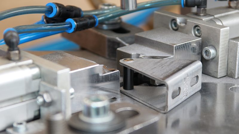 Spannvorrichtung mit pneumatischen Anschlüssen